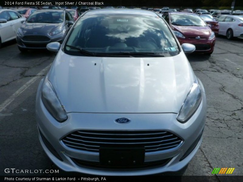 Ingot Silver / Charcoal Black 2014 Ford Fiesta SE Sedan