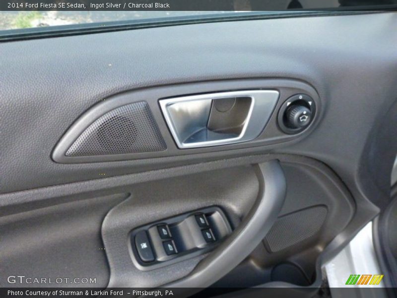 Ingot Silver / Charcoal Black 2014 Ford Fiesta SE Sedan