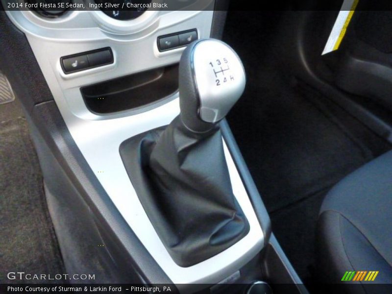 Ingot Silver / Charcoal Black 2014 Ford Fiesta SE Sedan