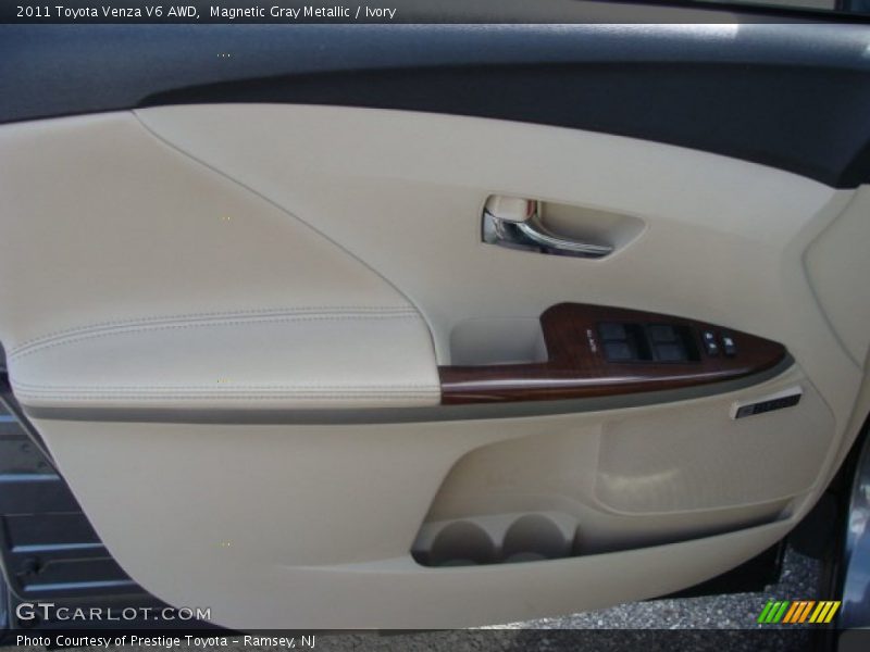 Magnetic Gray Metallic / Ivory 2011 Toyota Venza V6 AWD