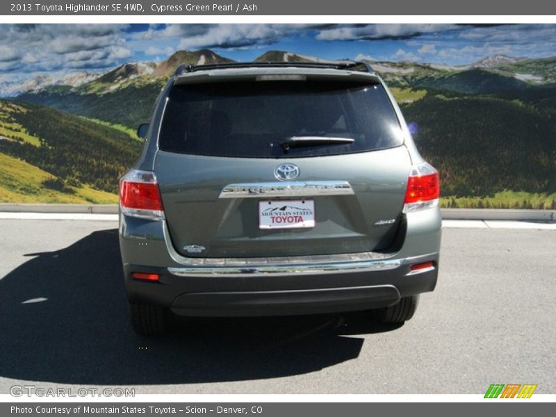 Cypress Green Pearl / Ash 2013 Toyota Highlander SE 4WD