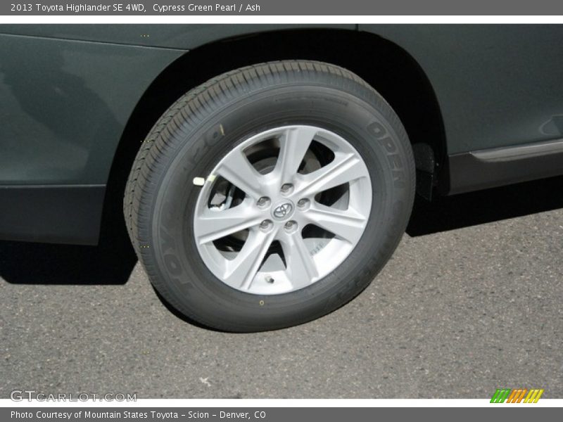 Cypress Green Pearl / Ash 2013 Toyota Highlander SE 4WD