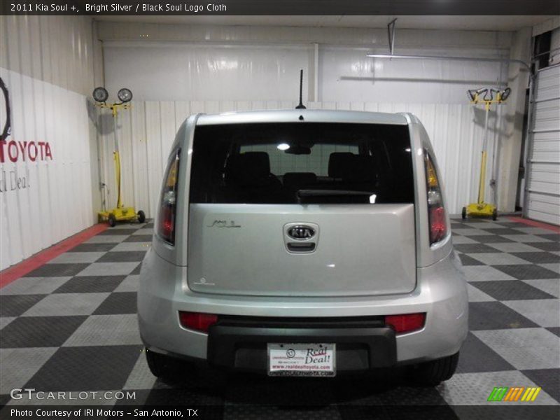Bright Silver / Black Soul Logo Cloth 2011 Kia Soul +