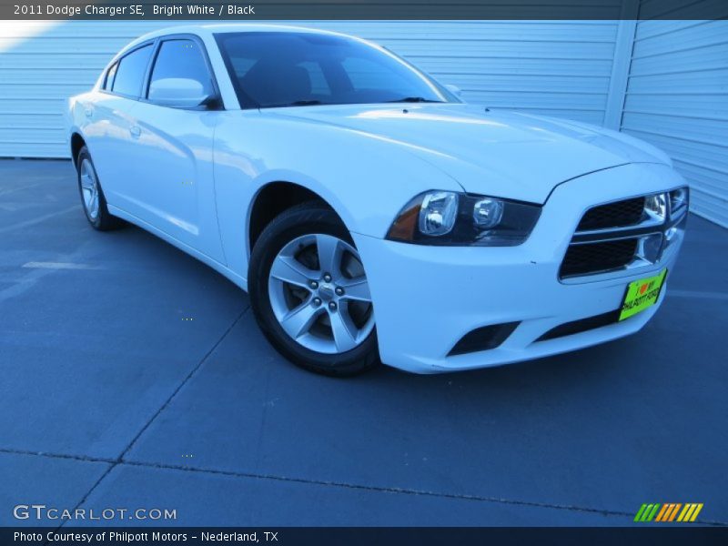 Bright White / Black 2011 Dodge Charger SE