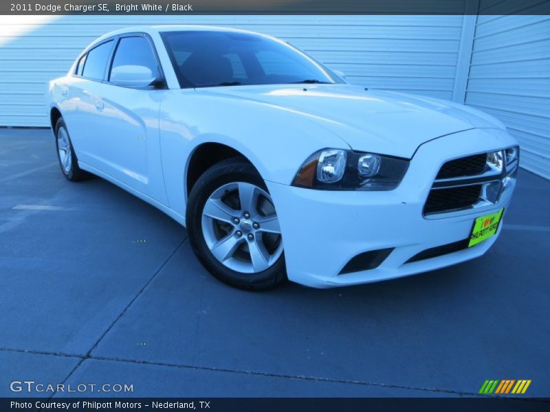 Bright White / Black 2011 Dodge Charger SE