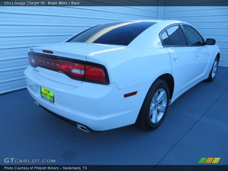 Bright White / Black 2011 Dodge Charger SE