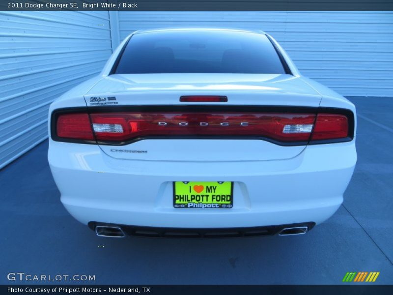 Bright White / Black 2011 Dodge Charger SE