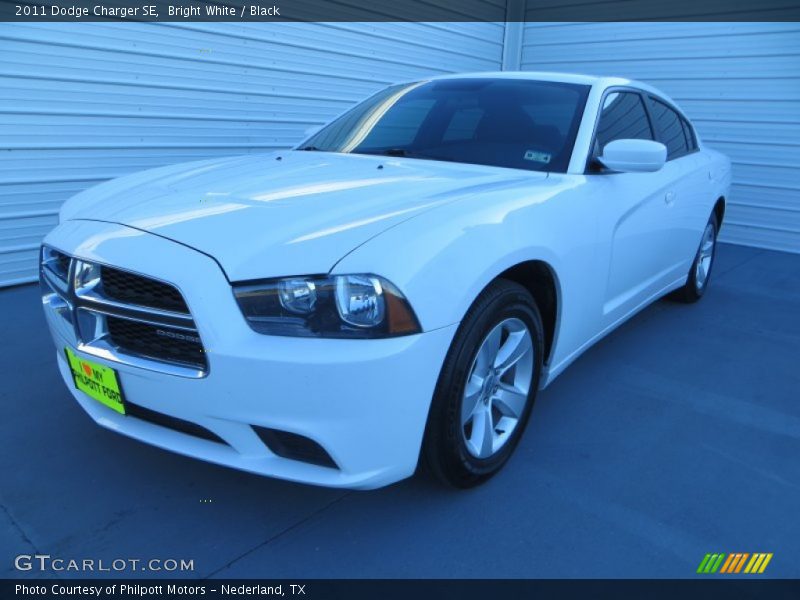 Bright White / Black 2011 Dodge Charger SE