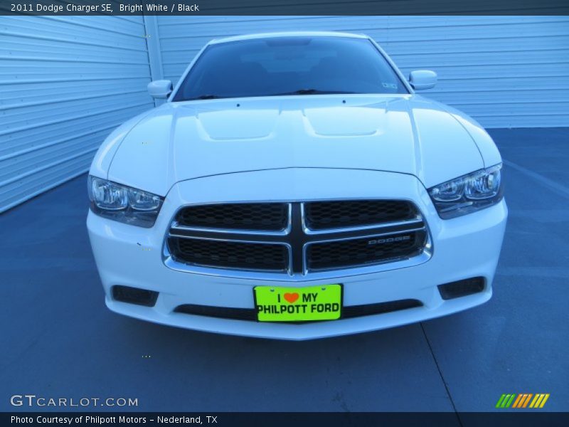 Bright White / Black 2011 Dodge Charger SE