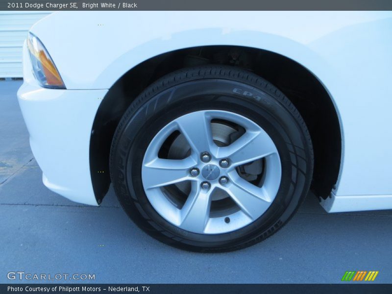 Bright White / Black 2011 Dodge Charger SE
