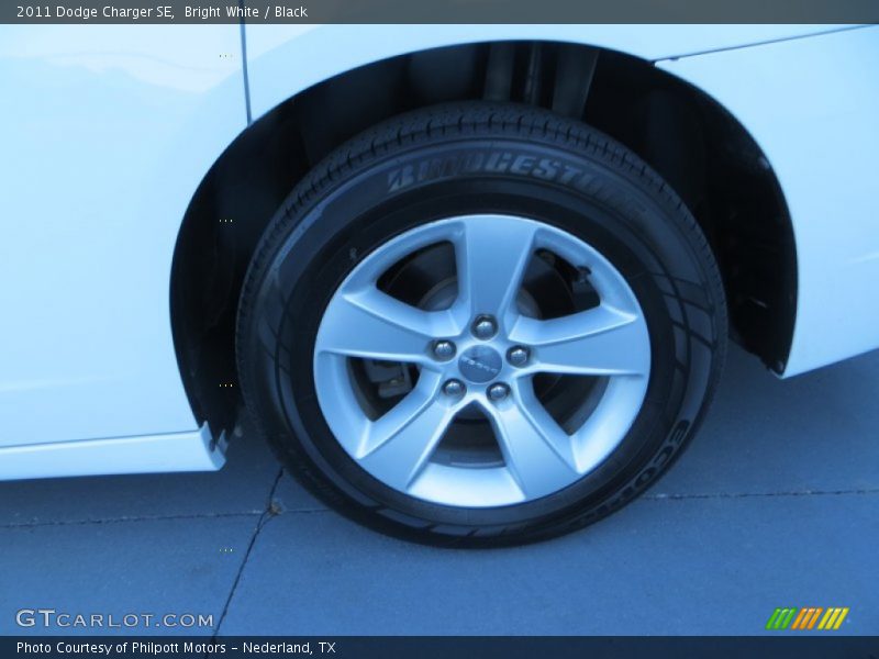 Bright White / Black 2011 Dodge Charger SE