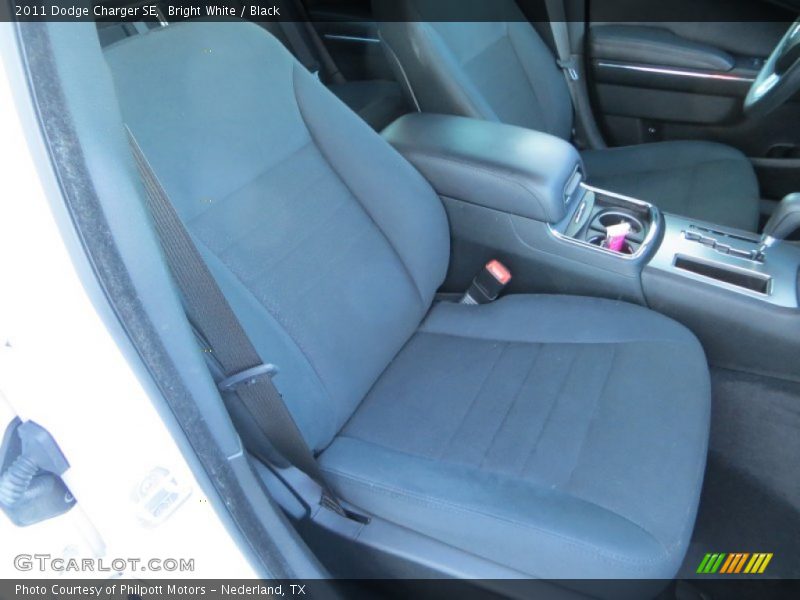 Bright White / Black 2011 Dodge Charger SE