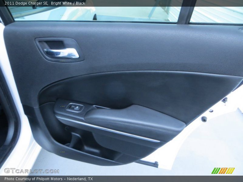 Bright White / Black 2011 Dodge Charger SE