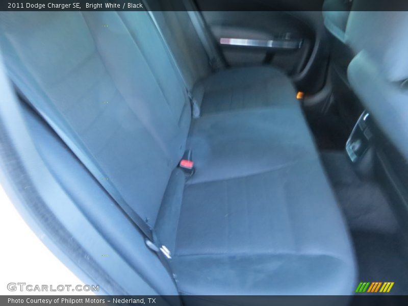 Bright White / Black 2011 Dodge Charger SE