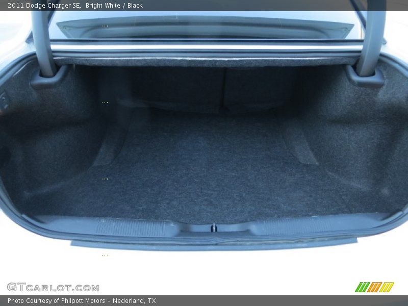 Bright White / Black 2011 Dodge Charger SE