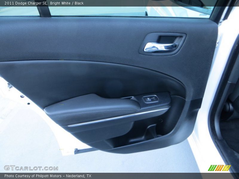 Bright White / Black 2011 Dodge Charger SE
