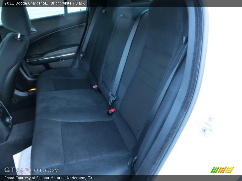 Bright White / Black 2011 Dodge Charger SE