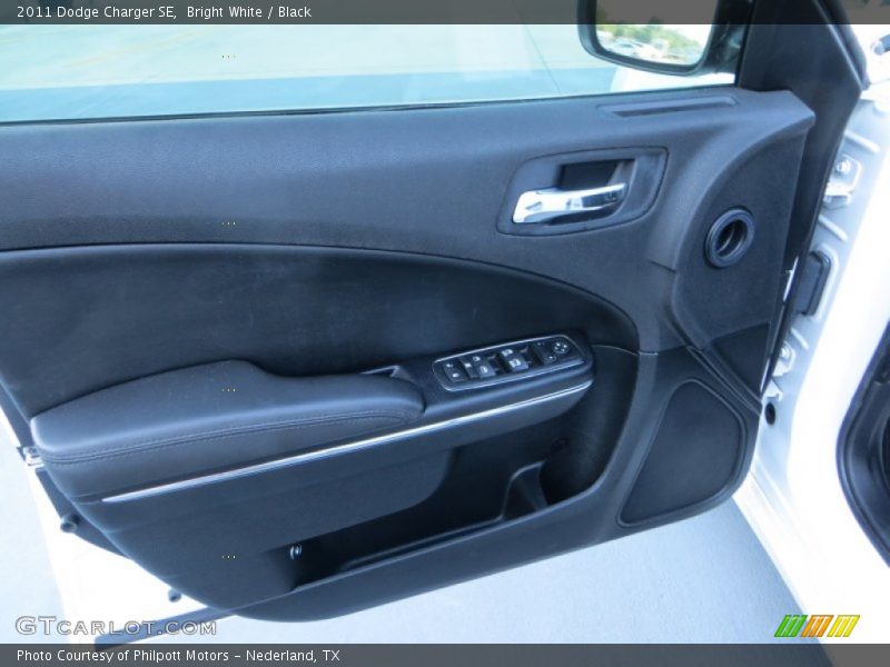 Bright White / Black 2011 Dodge Charger SE