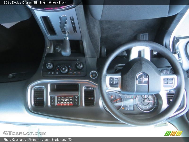 Bright White / Black 2011 Dodge Charger SE