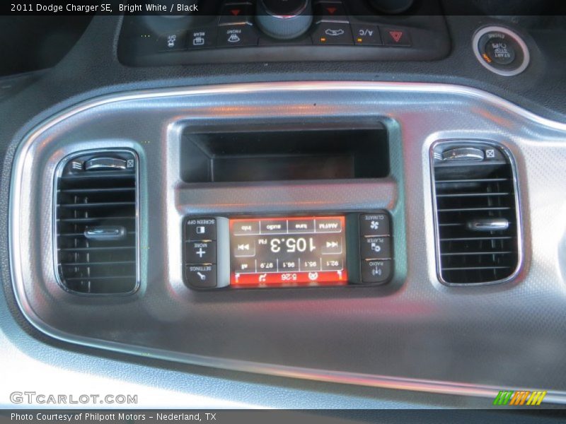 Bright White / Black 2011 Dodge Charger SE