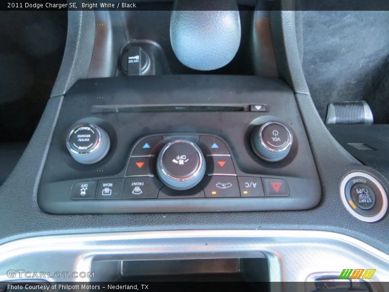 Bright White / Black 2011 Dodge Charger SE