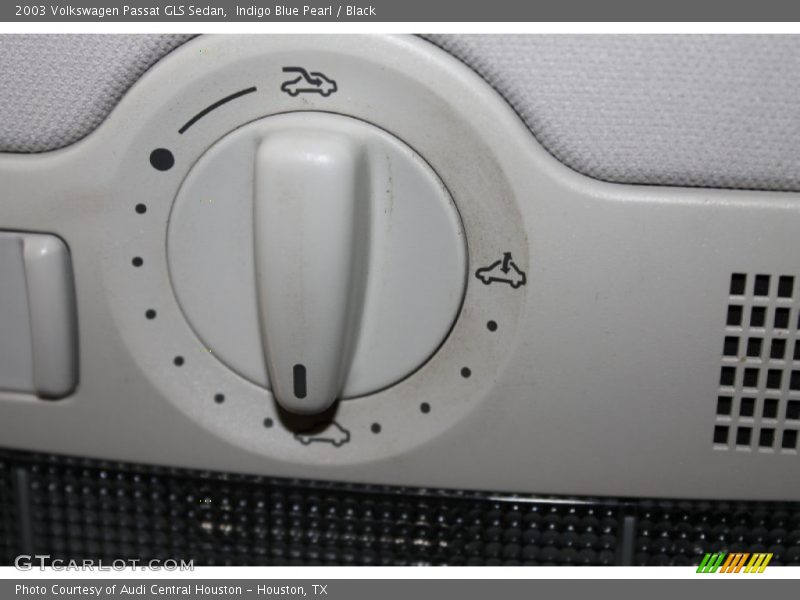 Indigo Blue Pearl / Black 2003 Volkswagen Passat GLS Sedan