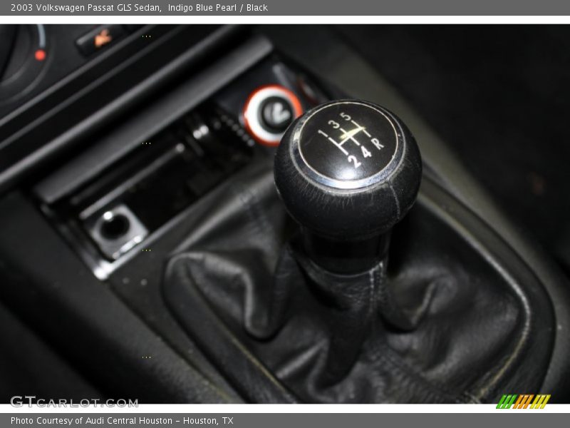 Indigo Blue Pearl / Black 2003 Volkswagen Passat GLS Sedan