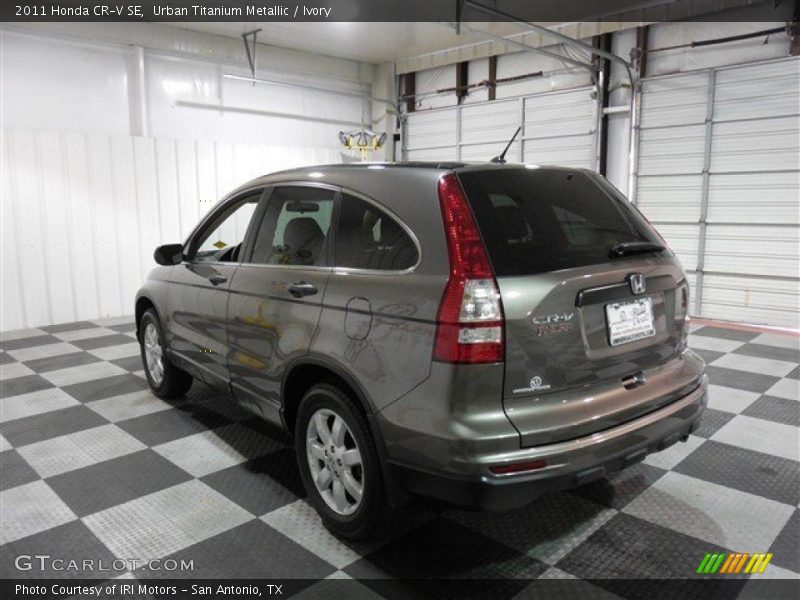 Urban Titanium Metallic / Ivory 2011 Honda CR-V SE