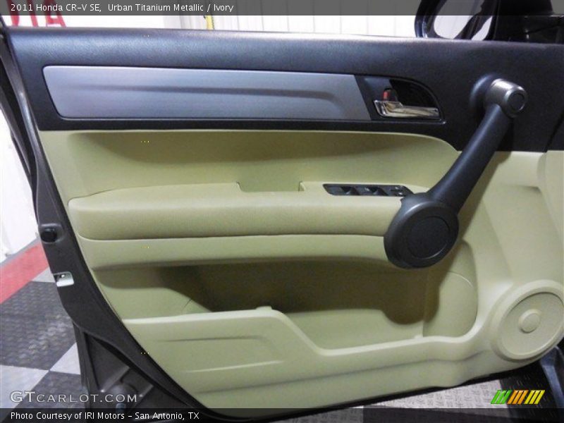 Urban Titanium Metallic / Ivory 2011 Honda CR-V SE