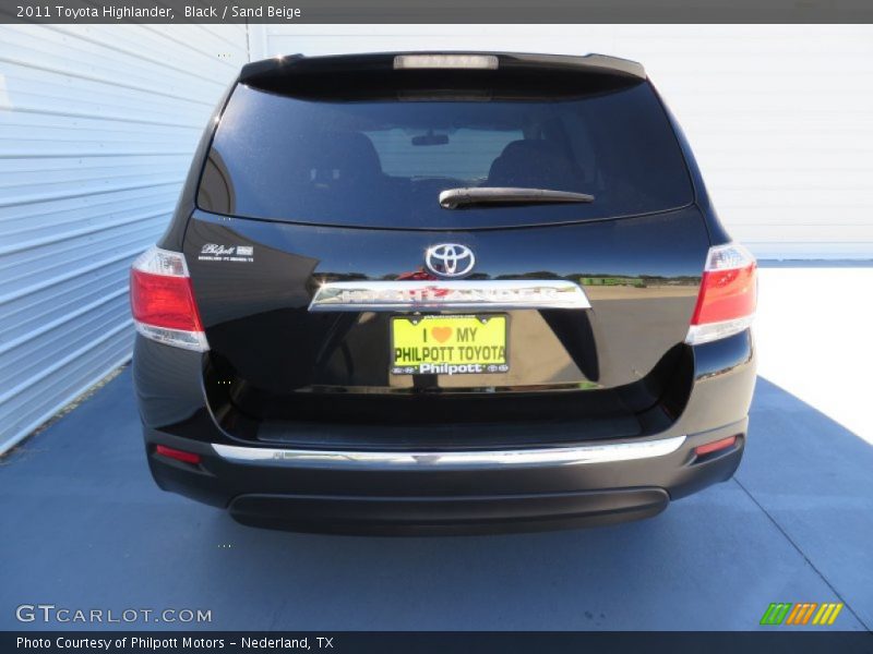 Black / Sand Beige 2011 Toyota Highlander