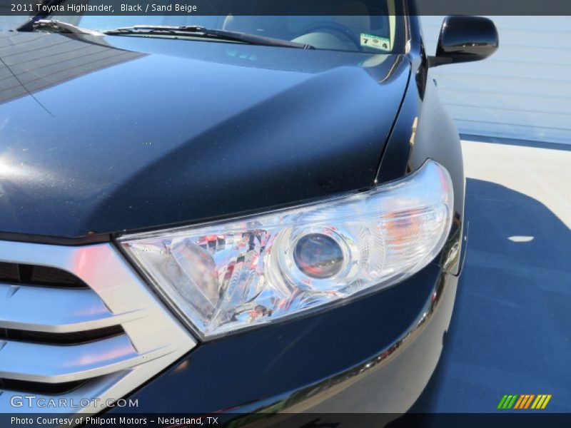 Black / Sand Beige 2011 Toyota Highlander