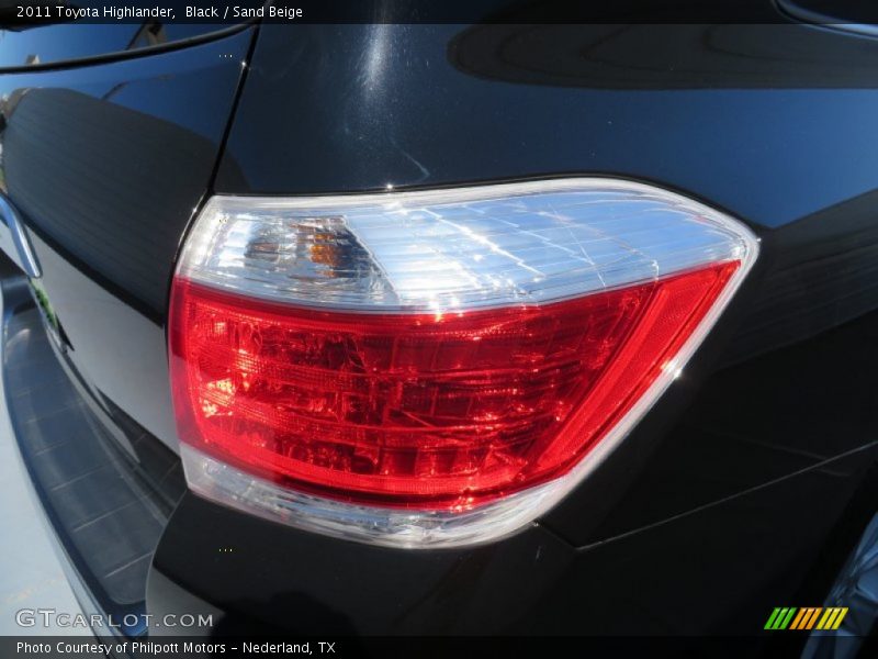 Black / Sand Beige 2011 Toyota Highlander