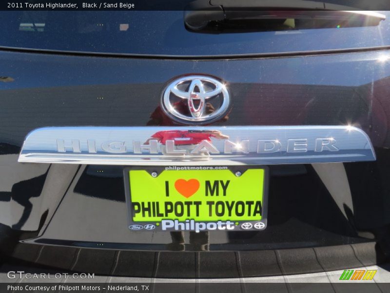 Black / Sand Beige 2011 Toyota Highlander