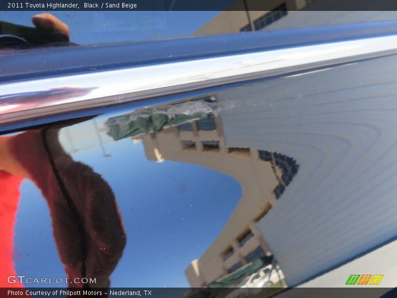 Black / Sand Beige 2011 Toyota Highlander