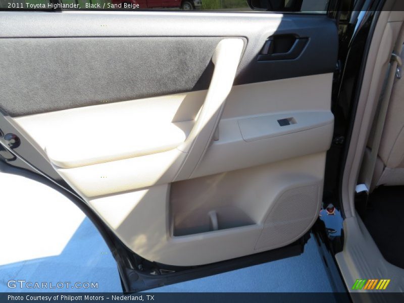 Black / Sand Beige 2011 Toyota Highlander