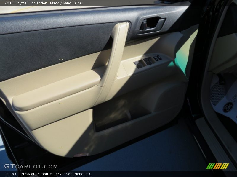 Black / Sand Beige 2011 Toyota Highlander