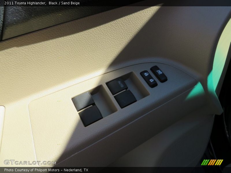 Black / Sand Beige 2011 Toyota Highlander