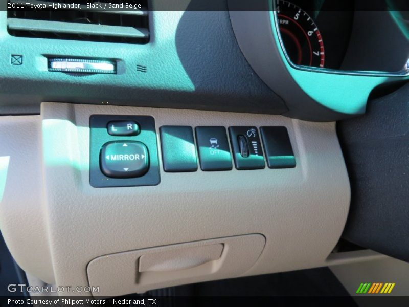 Black / Sand Beige 2011 Toyota Highlander