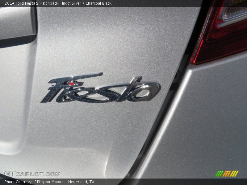 Ingot Silver / Charcoal Black 2014 Ford Fiesta S Hatchback