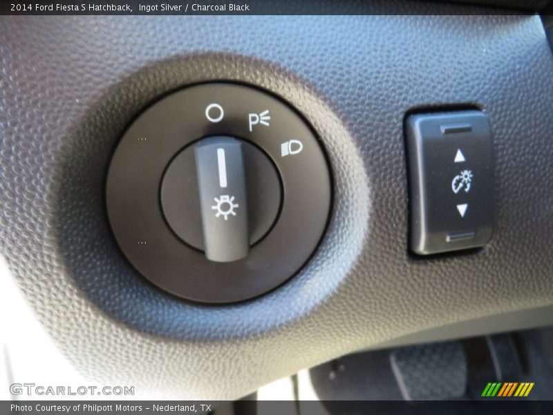 Ingot Silver / Charcoal Black 2014 Ford Fiesta S Hatchback