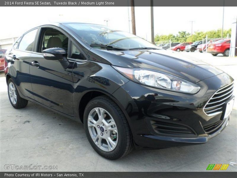 Tuxedo Black / Medium Light Stone 2014 Ford Fiesta SE Sedan