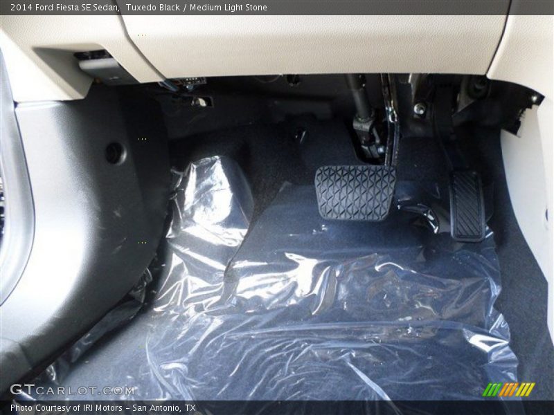 Tuxedo Black / Medium Light Stone 2014 Ford Fiesta SE Sedan
