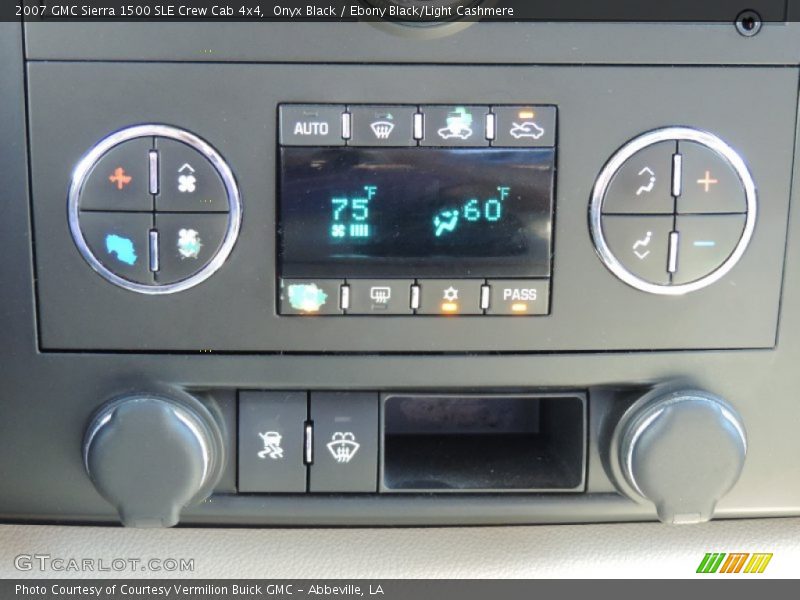 Onyx Black / Ebony Black/Light Cashmere 2007 GMC Sierra 1500 SLE Crew Cab 4x4