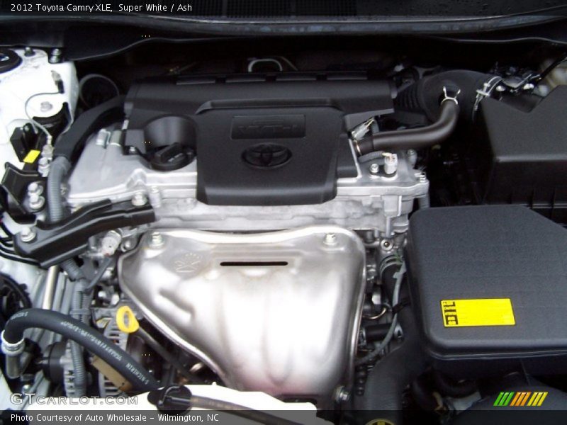 Super White / Ash 2012 Toyota Camry XLE