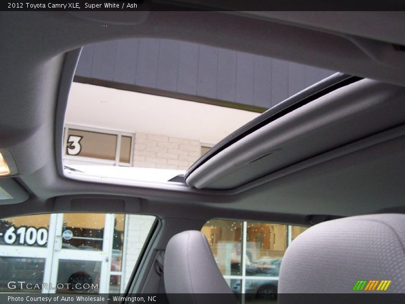 Super White / Ash 2012 Toyota Camry XLE