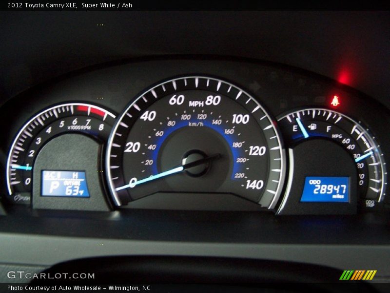 Super White / Ash 2012 Toyota Camry XLE