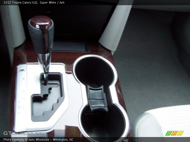 Super White / Ash 2012 Toyota Camry XLE