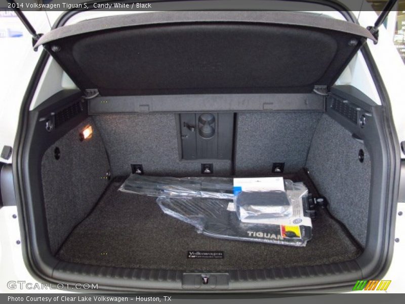 Candy White / Black 2014 Volkswagen Tiguan S