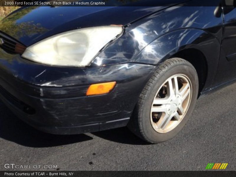 Pitch Black / Medium Graphite 2000 Ford Focus SE Sedan