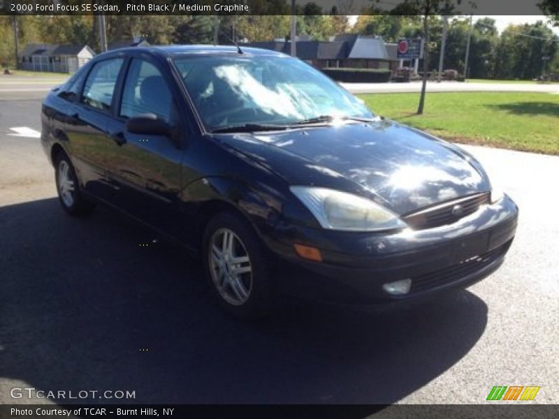 Pitch Black / Medium Graphite 2000 Ford Focus SE Sedan